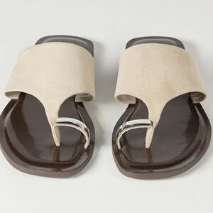 Beige Vegan Leather Slip-On Sandals w/ Toe Ring Detail size 7